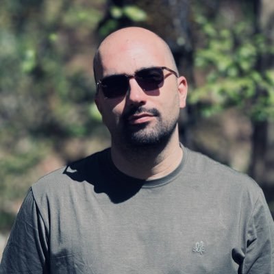 ecfarid's profile picture. کمی اقتصاد خوانده، طرفدار اخلاق، آزادی و دموکراسی…