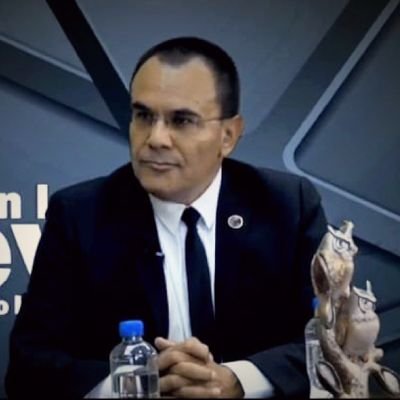Méxicano por nacimiento, defensor de las causas justas.

(cuando la convicción es genuina,no existe obstáculo que detenga tu paso)