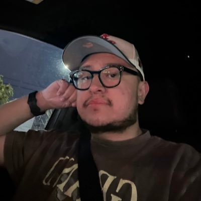 ericisqueer's profile picture. Feo, pero sabroso