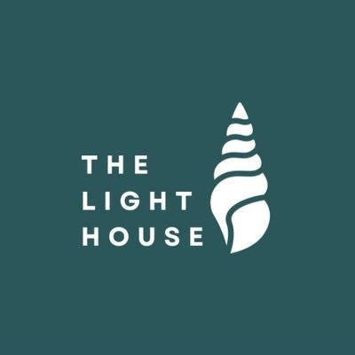 北九州にてマーダーミステリーカフェを展開し、多くのファンを持つThe Light House(ライトハウス)が福岡市にも上陸します✨
西新駅から徒歩5分のRodstock cafe☕さんに場所を提供して頂き公演開催していきます!美味しい飲み物をお供に最高の没入体験をお楽しみ下さい🕵️♀️❤️🔥