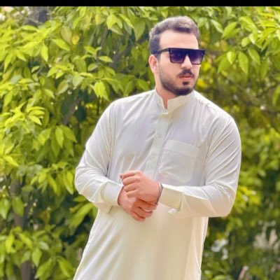 احزن واحتفظ بحزنك،هذاً سيصنعك..!🖤