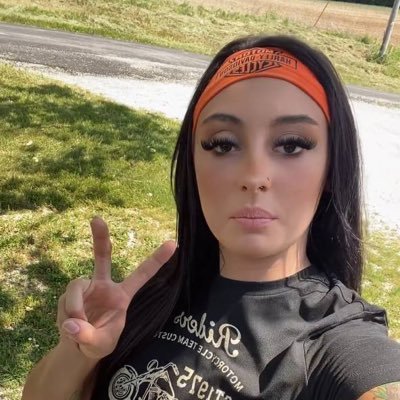 Ferotipop's profile picture. I am adding only my honest and loyal  fan on here 💝💕