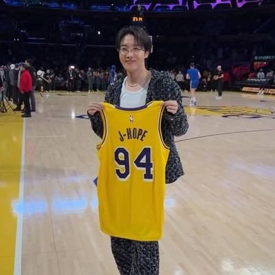 YoselinSerin's profile picture. BTS paved the way 👑💋