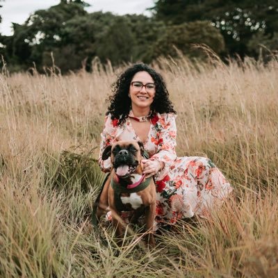 Yo quería tuitear sobre nutrición, pero de repente se me atravesó la política, la maternidad y las cosas del corazón y pues, así yo👇🏼 🐱🐕🇬🇹 Iq’
