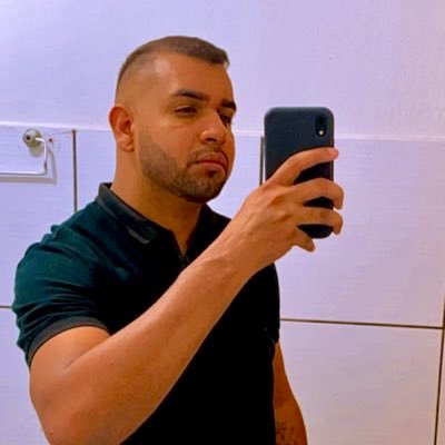 “Especialista em nada, opinião sobre tudo.”