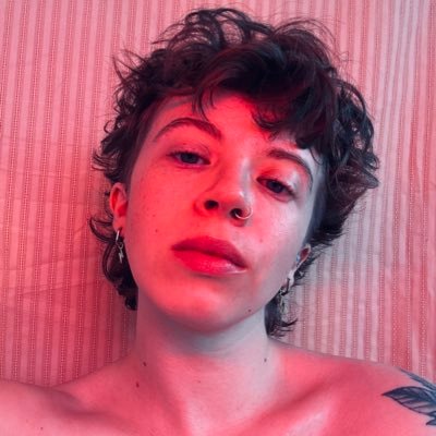 🔞 28 🌱 androgynous trans masc adult entertainer 🌽🔥🌶️ petite tboy switch 👄 they/them ❤️🔥