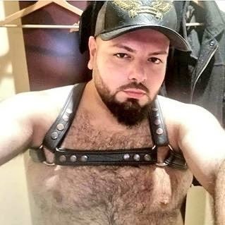 Traveler✈️ 🇵🇷🇺🇸🐻 Latin bear beefy #gaydomsub #gayalphamale #Dominant Kinky TOP leather may be laying over at a city near you cashapp $cosovia7121