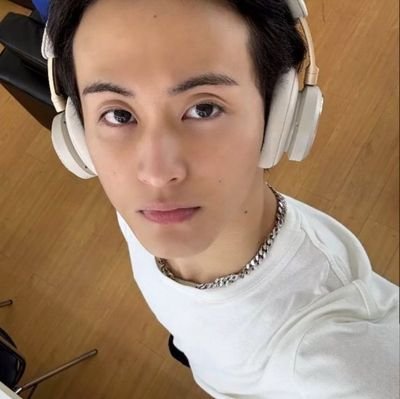invuestor's profile picture. 𝐔𝐍𝐑𝐄𝐀𝐋 ┊ 1999 ) A man who can make you fall in love in one second and born with rap ability, the name is 𝑴𝒂𝒓𝒌 𝒍𝒆𝒆.