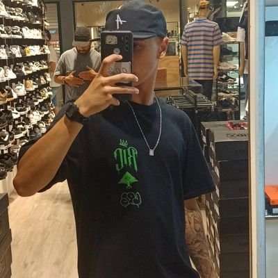18 anos, o melhor de mim ainda está por vir.
quer me conhecer melhor, chama no insta