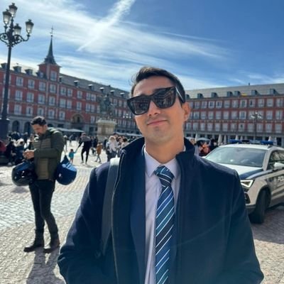 Pasión por lo público, curioso crónico, observador involuntario. A veces me duele pensar.