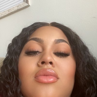 YourgirlAdrnj's profile picture. 