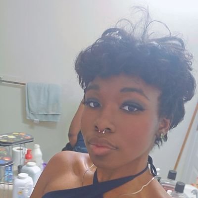 🌸The truth will set you free,but first, it'll piss you off -🌸 • 🇯🇲✨she/her ✨A wanna be artist ✨ 22