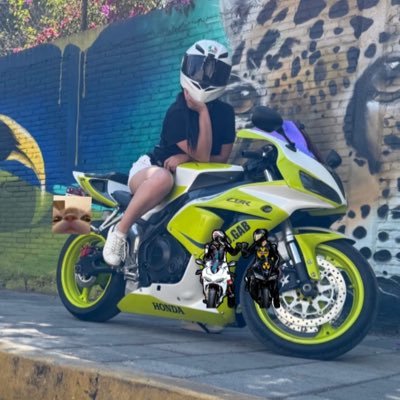 Licenciada en Administración de Empresas. Socia en agencia de Modelos Agaxi