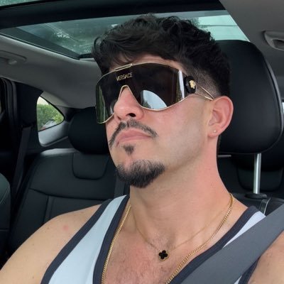 saneltucan1's profile picture. 