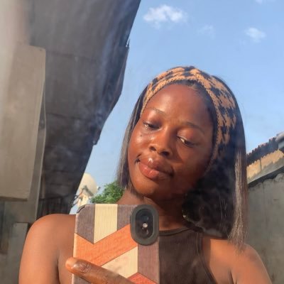 rho_dahh's profile picture. B.A (French)🎓👩🏾‍🎓 Brand Owner of the best cake shop in Osogbo/Osun DÉLICE TREATS https://t.co/uUyvH8kGaK