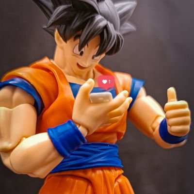 Just a Guy from Germany 🇩🇪 who likes taking Pictures 📸 and making Videos 🎬 of Toys. 🧸
Mostly Dragonball related. 🐉
Instagram: corvus_toyphotography
