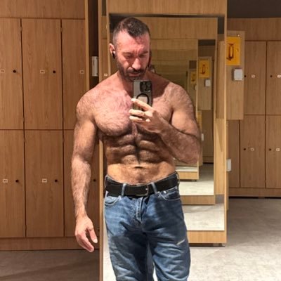 Dim_Dark86's profile picture. Hairy, scientist and wanna be pornactor👨🏻‍🔬🖤😈🦍!!!
