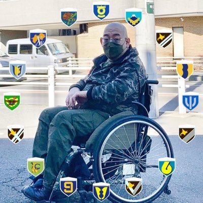 blue_glasses_mo's profile picture. スキンヘッドと青メガネはトレードマーク 100㌔超のおデブ車椅子乗り。先天性両下肢機能障害。不自由が常の身体に不足無し、人生創意工夫。手動装置付JB23（6型）乗り。※訳わからん外国人風アカ、業者アカ、エロアカは、適時ブロックします。悪しからず！