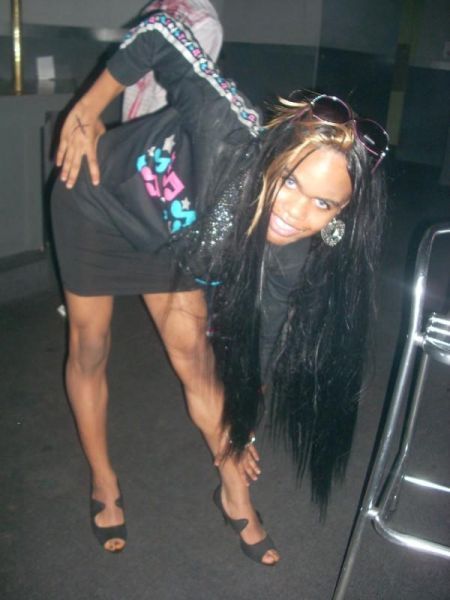 Ima cool laid back person. I love to dance sing ,write and model and hope my dreams come tru
