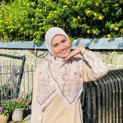 EliXlife_'s profile picture. Setiap bunga adalah jiwa yang mekar di alam