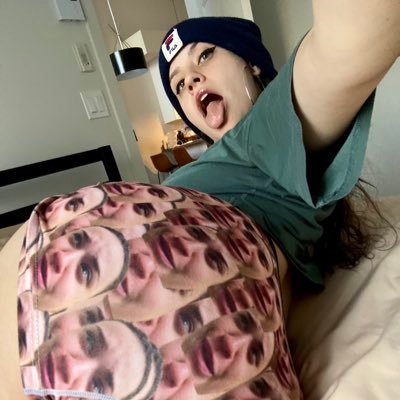 Big clit Energy 🤫 fetish friendly🤍 dms open to buyers🫠 NO MEETUP↘️↘️ DAMSEL 🥀Basketball 🏀 I LOVE BLACK❤️🤍💕🫵