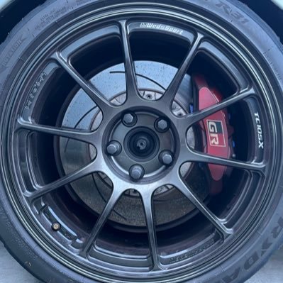 GRヤリスRZHP (1st)購入を期に年甲斐もなくサーキットデビュー。群サイ(4回)2'38.38、TC1(8回)38.492、TC2(3回)1'01.785、袖森(2回)1'12.171 、SLY(2回)38. 590 全て「D車検対応」「無軽量化」「シバラジアル」。DIYでコツコツやってます。
