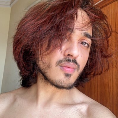 heyapsalot's profile picture. The account owner reads, runs, writes, and survives purely on caffeine.