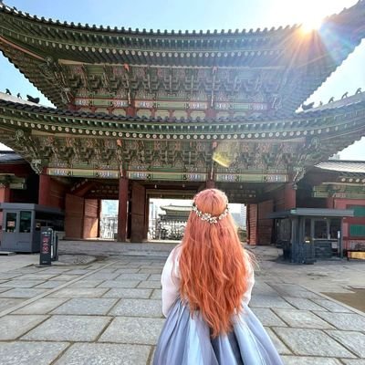 KinokoMurasaki's profile picture. - To the people who look at the stars and wish.
- To the stars who listen and the dreams that are answered. 🌌