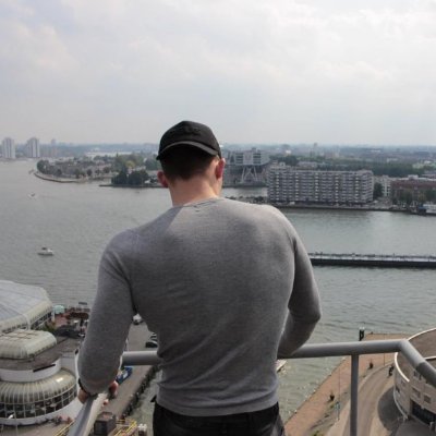 Thcmas_robins's profile picture. 