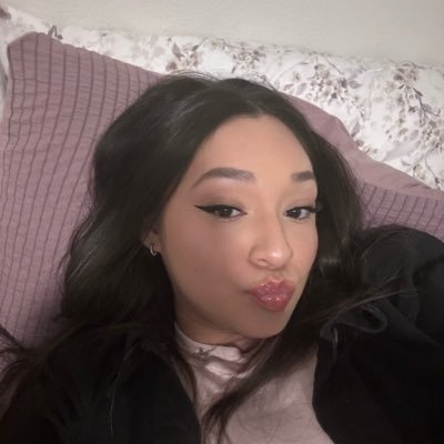 AlexisVillarre4's profile picture. 