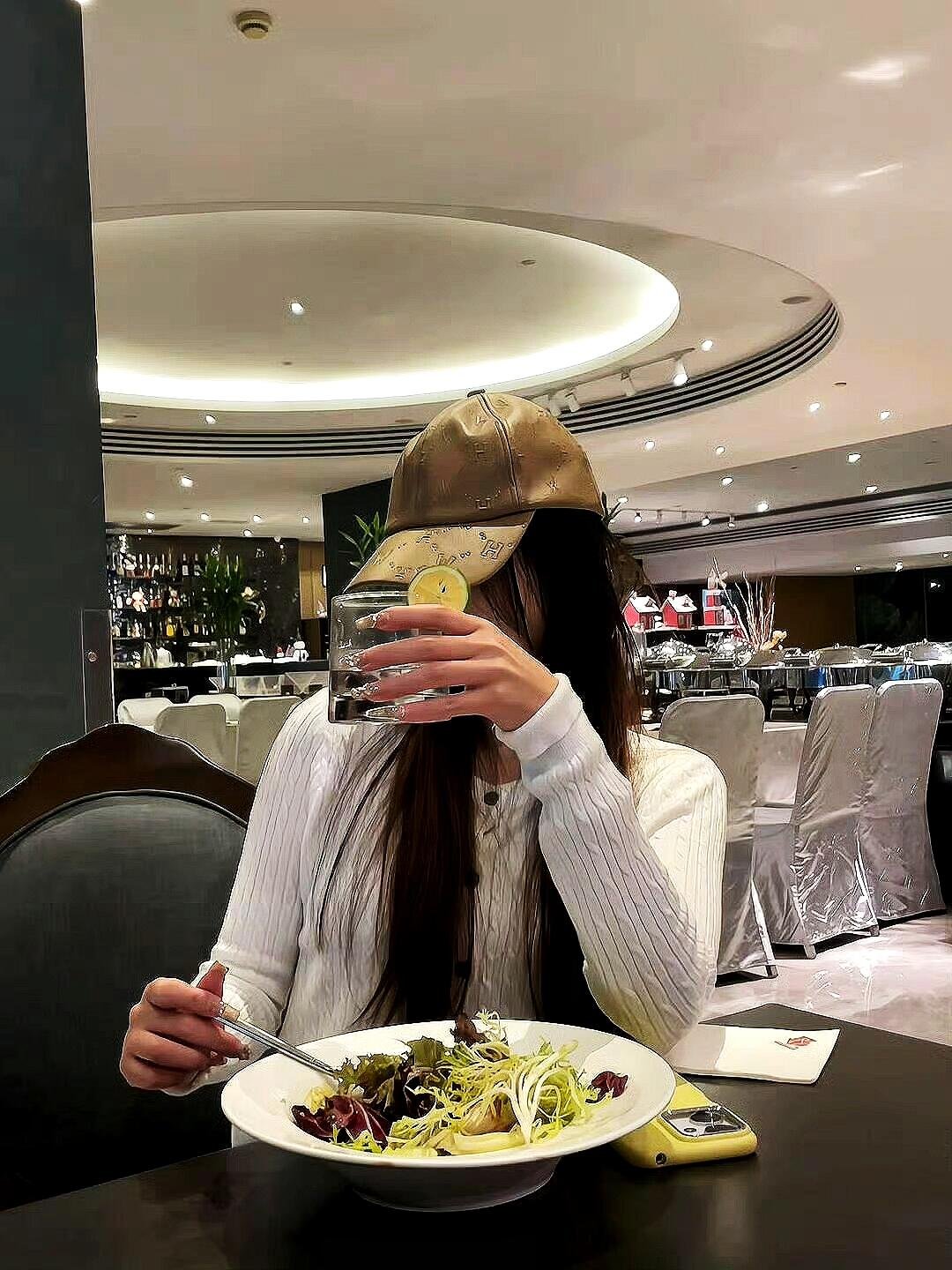 Dypair9OGE's profile picture. Don't put all your eggs in one basket.