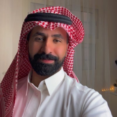 متيم بها ☕️ واحب الـ 🍔 وعاشق لـ 🎮 وعبداوي الهوى 🎼 😴..