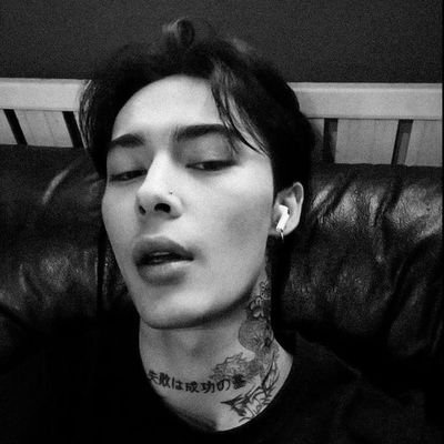 logoneshot's profile picture. ㅤㅤㅤ 易贤浩 (ㅤ23 y/oㅤ) 𝐈 𝐃𝐎𝐍𝐓 𝐆𝐈𝐕𝐄 𝐀 𝐅𝐋𝐘𝐈𝐍𝐆 𝐅x𝐂𝐊