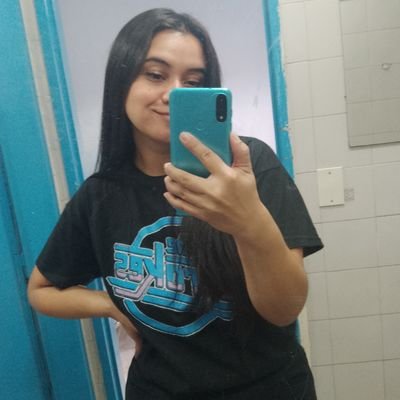 Miicawtf's profile picture. 📷💛