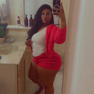 THE__shanti's profile picture. IT G i R L 💁🏽‍♀️