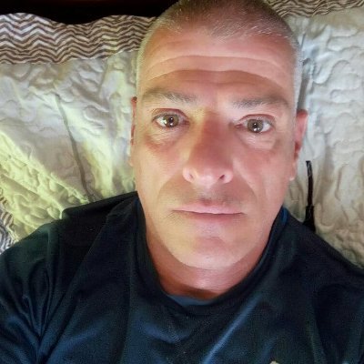 Serio, deportista, buen lector , amante de la naturaleza y excelente amigo.