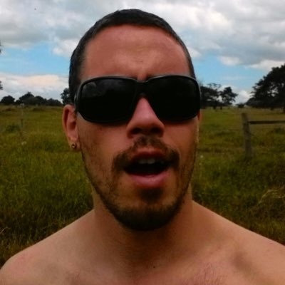 Eu bebo, eu sou fumante e tenho dedo podre pra homem