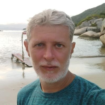 Biólogo. Ictiólogo. Cladista.
Director de la Unidad Ejecutora Lillo. Investigador de CONICET y Fundación Miguel Lillo.