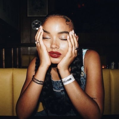 Currently daydreaming about While You Were Sleeping |l 🎞️ ¹⁶ ⁴⁴ ⁸⁷ ⁸¹