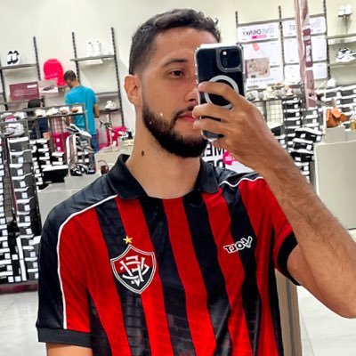 Servo de Cristo. Marido de Maria Júlia. Torcedor do esporte clube Vitória.