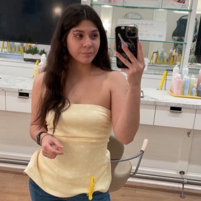 _Nel_64's profile picture. DreamySissy~🥰 a little makeup junkie trying to post my hauls, my thoughts, and my daily escapades!💄💋