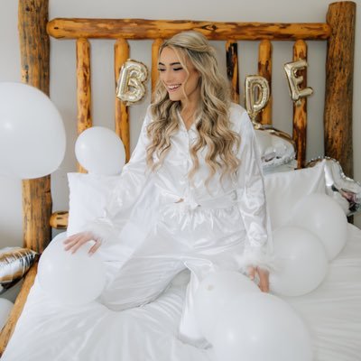 lexiibbyx9's profile picture. Personal assistant to Booboo & Simba  🤍