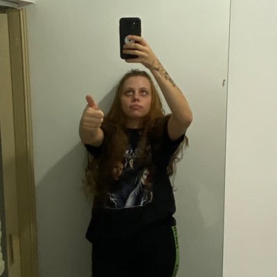 Dançado conforme a música e querendo matar quem compôs isso.