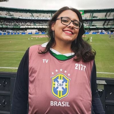 Emellyn Akaliu 🇳🇬
@coritiba 💚
@redbullracing 🏁
@celtics 🍀
e uma coleção de camisetas de futebol 🤪