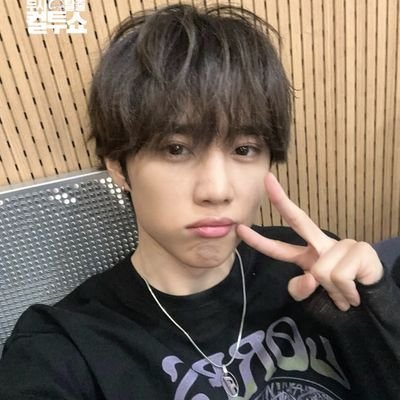 estoy tomando helado de dulce de leche con sunwoo, déjenme