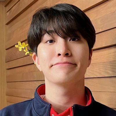 arscomunista's profile picture. eu e o got7 construindo o socialismo no brasil | ele/elu, 19