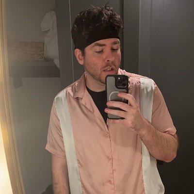 Terk33's profile picture. “it’s a weird life but it’s where I’m at right now” 💙💜