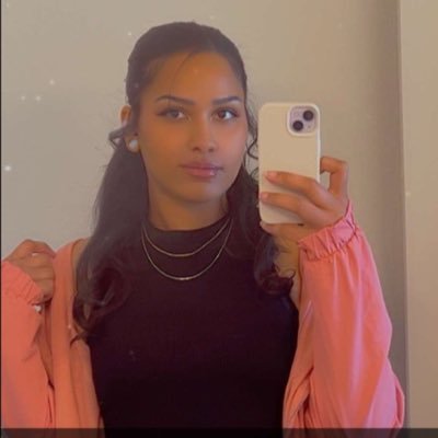 vegastar222's profile picture. #omnimystic ♆ aura so pink & green theres a hint of yellow in btwn 🩷💛💚