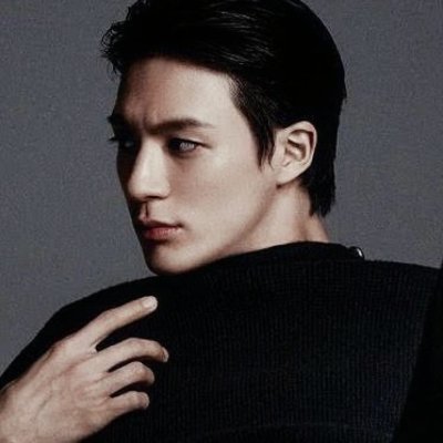 ofnctjeno's profile picture. Captain to Dream, lover to Karina