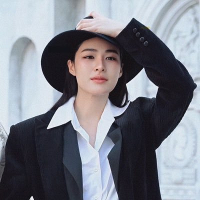 V5Pp7jK9U4DALCR's profile picture. 